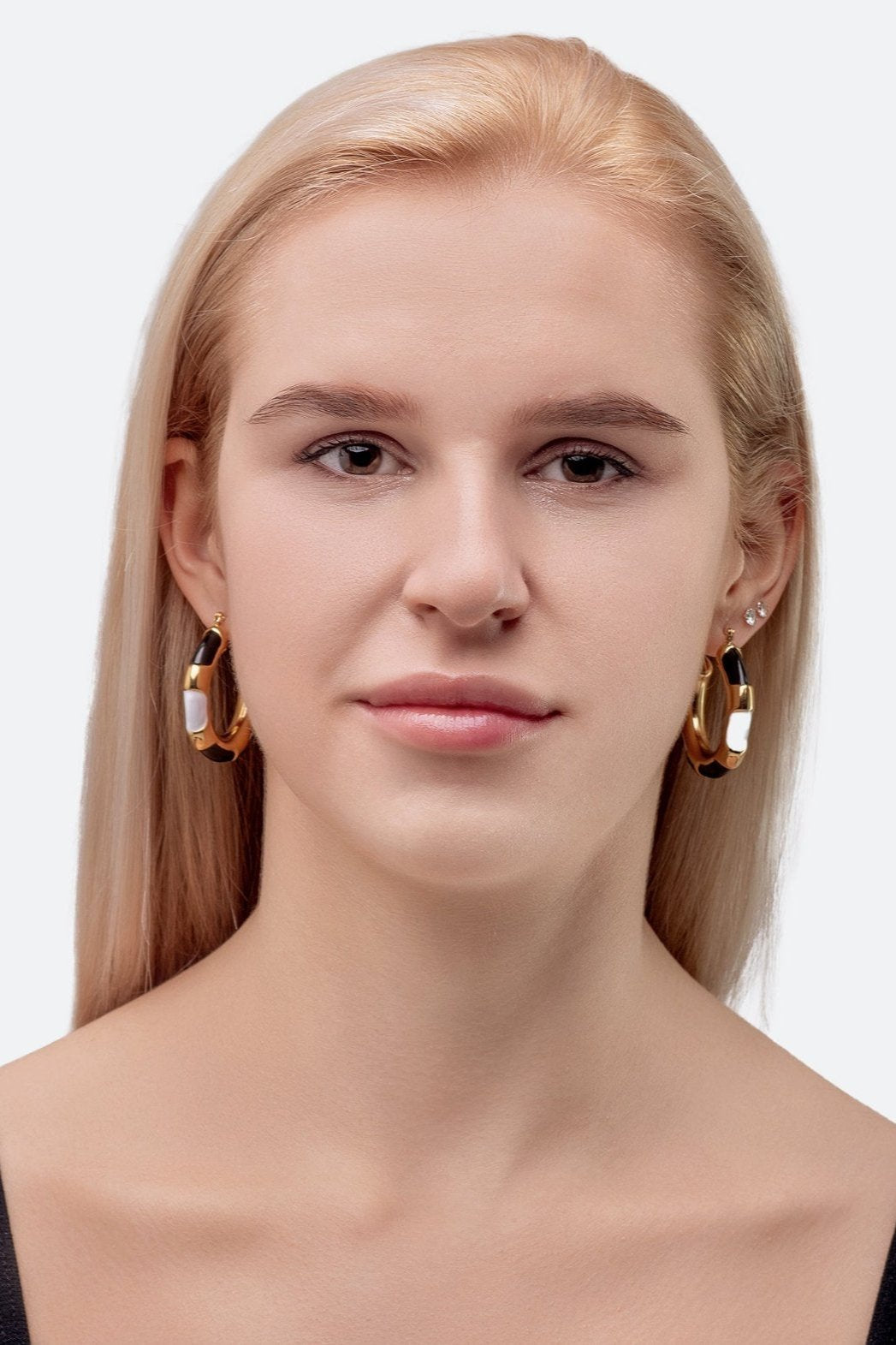 LAURA BLACK AND WHITE HOOP ENAMEL EARRINGS - Murmure