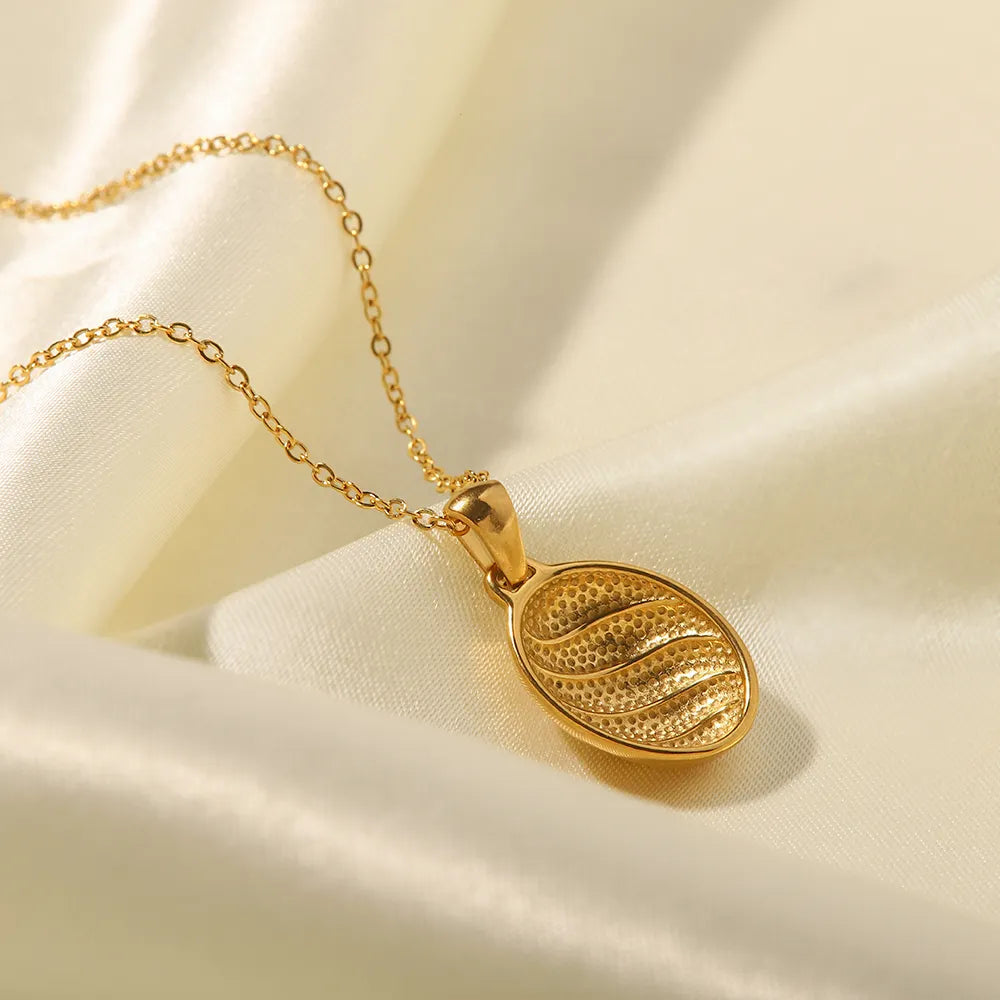 LEA CROISSANT NECKLACE