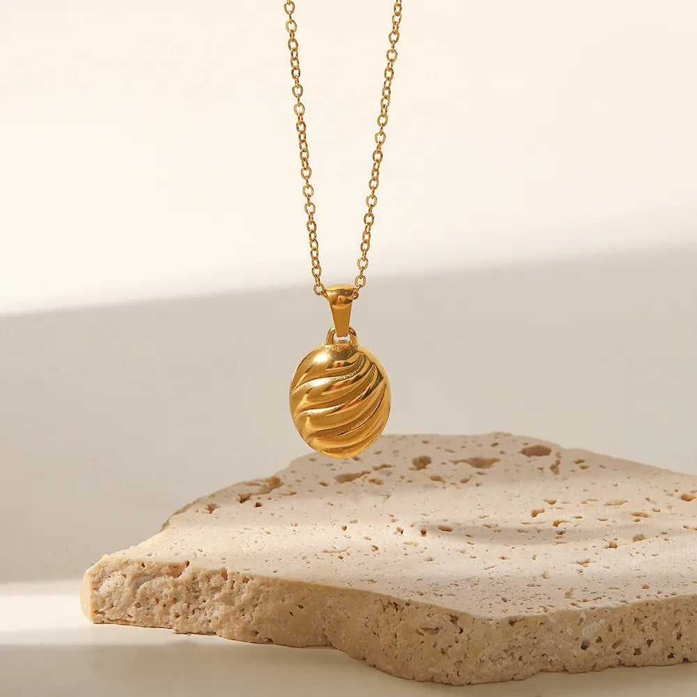 LEA CROISSANT NECKLACE